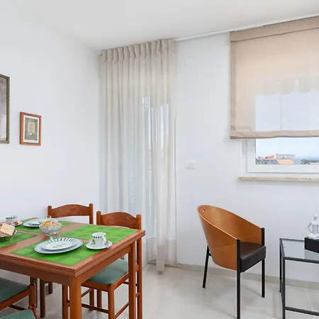 Maya With Sea View Apartman