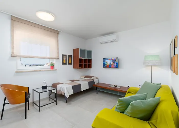 Maya With Sea View Apartament *