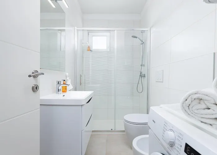 Апартаменти Maya With Sea View *