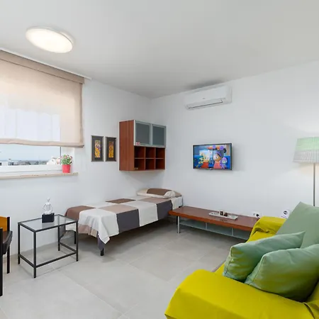 Maya With Sea View Apartment *