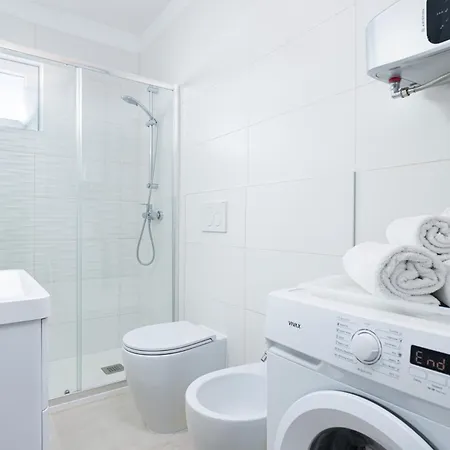 Maya With Sea View Apartment Porec